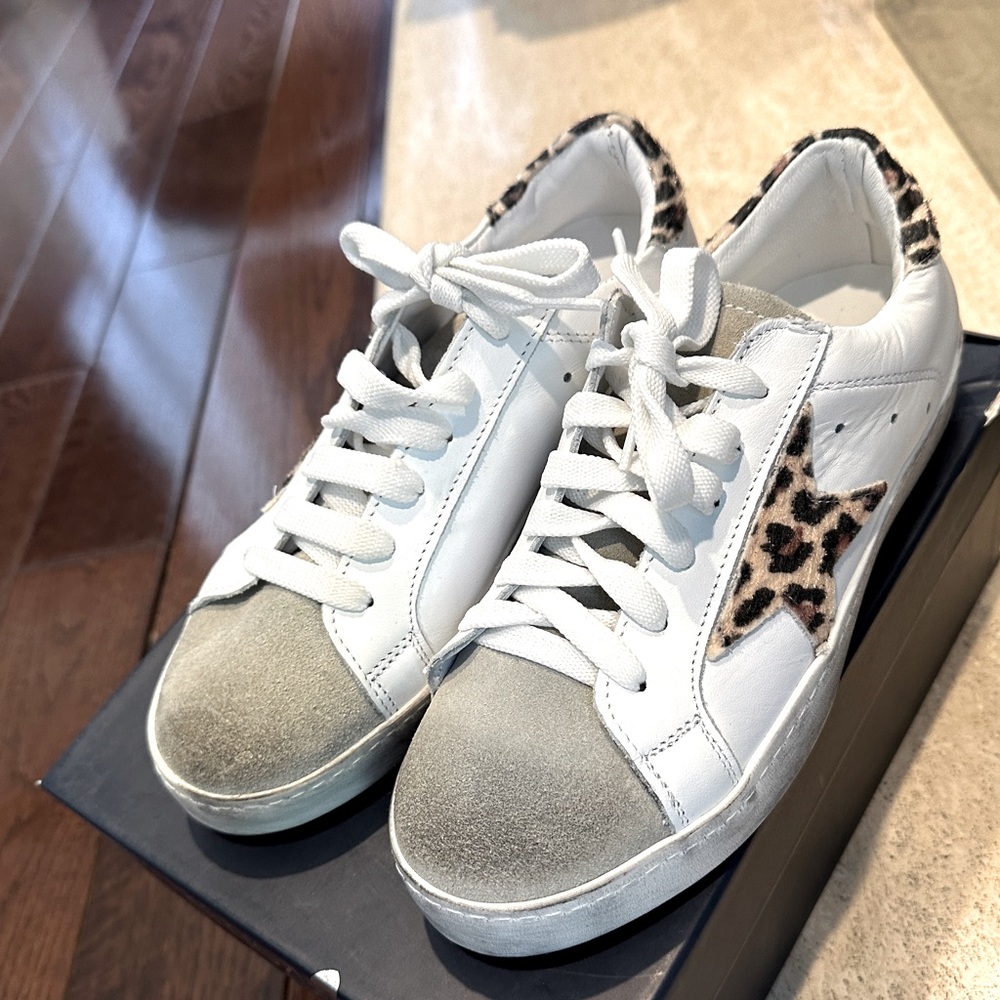 Emozioni White sneakers with leopard star Brand New!